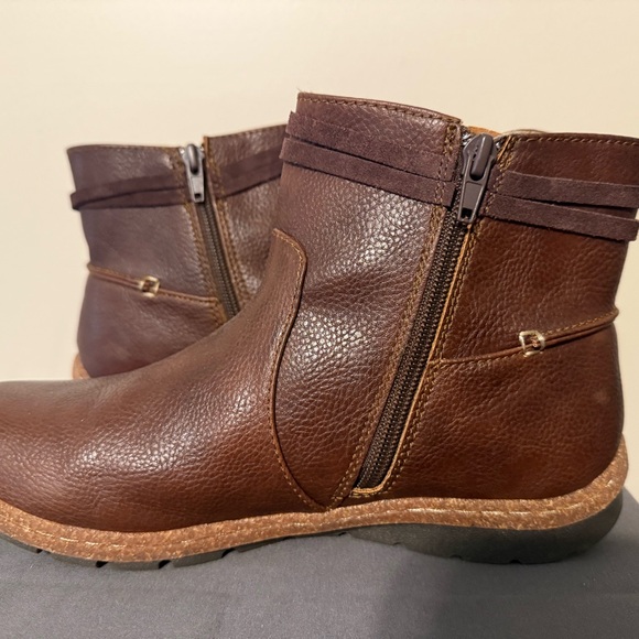 NIB  boc by Born Boots; Big on Comfort; Brown leather & man made; Sz 8 M - Picture 11 of 15